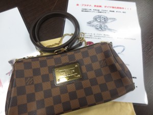 買取専門 東京市場 八戸売市店 ブランド バック ヴィトン ダミエ エヴァ ポーチ買取 です。