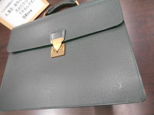 東京市場 盛岡店 LOUIS VUITTON LV ルイヴィトン タイガ ブランド バッグ  買取 です。