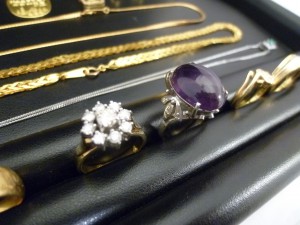 金やプラチナ、銀製品も高価買取中♪イオン御経塚前 買取専門 東京市場 金沢8号御経塚店