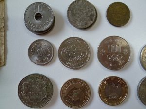 古銭や記念硬貨の価値の査定も 買取専門 東京市場 姶良国道10号店にお任せ下さい