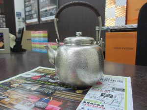 買取専門 東京市場 鹿児島中央店 貴金属 銀製品 純銀 急須 買取しました。