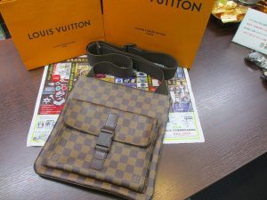 いづろ 中町 金生町 照国通り 東京市場 天文館 御着屋交番前店 ブランド ルイヴィトン バッグ 買取しました。