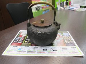 霧島市 買取専門 東京市場 ドンキホーテ霧島隼人店 骨董 亀文堂 鉄瓶 買取しました。