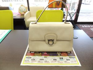 大田原市内！買取専門 東京市場 ドンキホーテ大田原店 ブランド フェラガモ ガンチーニ ショルダーバック 買取しました。