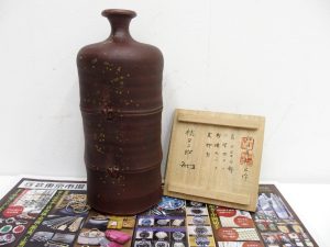 町田市 相模原 相模大野 座間 買取専門 東京市場 町田駅前コビルナ店 古備前 桂又三郎鑑定品 竹節徳利 買取しました。