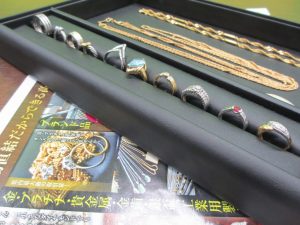 買取専門 東京市場 いづろ 照国通り 天文館 御着屋交番前店 貴金属 金 プラチナ 製品 買取しました。