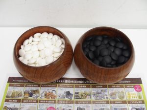 町田 相模原 買取専門 東京市場 町田駅前コビルナ店 囲碁 碁石 本蛤 那智黒 買取しました。