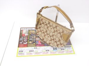 小山市内！買取専門 東京市場 ドンキホーテ小山駅前店 ブランド コーチ シグネチャー ハンドバッグ 買取しました。