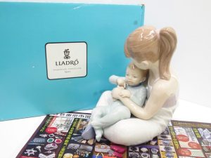 町田市 相模原 買取専門 東京市場 町田駅前コビルナ店 ブランド リヤドロ お姉ちゃんと僕 陶器人形 買取しました。