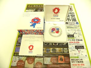 金沢市内 買取専門 東京市場 メガドンキラパーク金沢店 記念硬貨 日本国際博覧会記念 千円銀貨 買取しました。