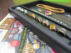 買取専門 東京市場 いづろ 照国通り 天文館 御着屋交番前店 貴金属 金 プラチナ 製品 買取しました。