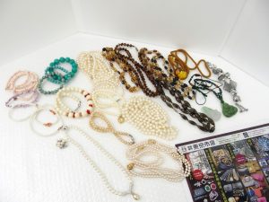 町田市 相模原 出張買取 買取専門 東京市場 町田駅前コビルナ店 パール カラーストーン アクセサリー 買取しました。