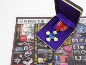 町田市 相模原 出張買取 買取専門 東京市場 町田駅前コビルナ店 勲章 日本赤十字社 金色有功章 買取しました。
