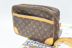 行田市内、加須市近隣！買取専門 東京市場 ドンキ 行田持田インター店 ブランド ルイヴィトン ショルダーバック 買取しました。