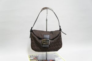 行田市内、熊谷市近隣！買取専門 東京市場 ドンキ 行田持田インター店 ブランド フェンディ ショルダーバック 買取しました。