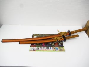 大分市 買取専門 東京市場 Dプラザ大分店 骨董品 コレクション 模造刀 買取しました。