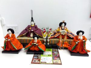 春日部市内！ 買取専門 東京市場 東武豊春駅西口店 雛人形 2段飾り お内裏様 お雛様 三人官女 買取しました。