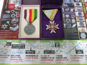国道17号沿い！高崎ドンキ内！ 買取専門 東京市場 ドンキホーテ 高崎店 勲章 記念品 買取しました。