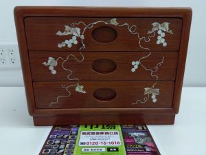 春日部市内！ 高価買取 買取専門 東京市場 東武豊春駅西口店 螺鈿細工 小箪笥 引き出し 収納 アンティーク 買取しました。