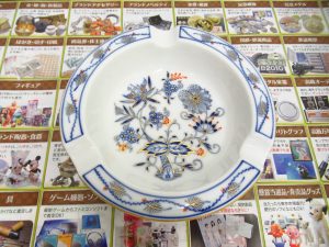 町田 相模原 出張買取 高価買取 買取専門 東京市場 町田駅前コビルナ店 ブランド食器 マイセン ブルーオニオン 灰皿 金彩 買取しました。