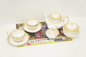 上尾久喜線沿い！買取専門東京市場 伊奈町学園店はなんでも査定！セーブル アンティーク セット 買取しました。