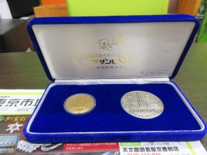 いづろ 中町 照国通り 金生町 買取専門 東京市場 天文館 御着屋交番前店 金 銀 製品 純金 純銀 メダル 買取しました。